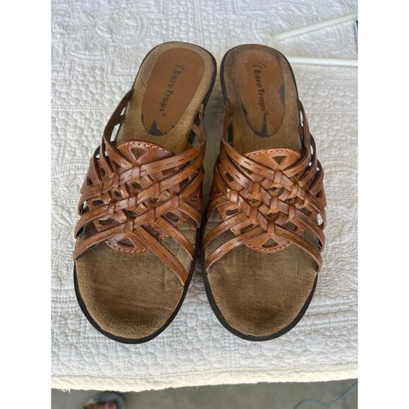 Bare Traps leather strapped wedge sandals, women's size 6M - Picture 2 of 5